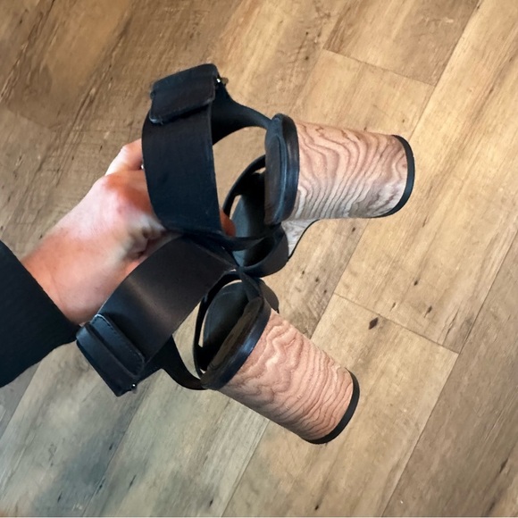 VINCE Gwyn Wood Wedge Leather Slingback Sandal - Picture 9 of 10